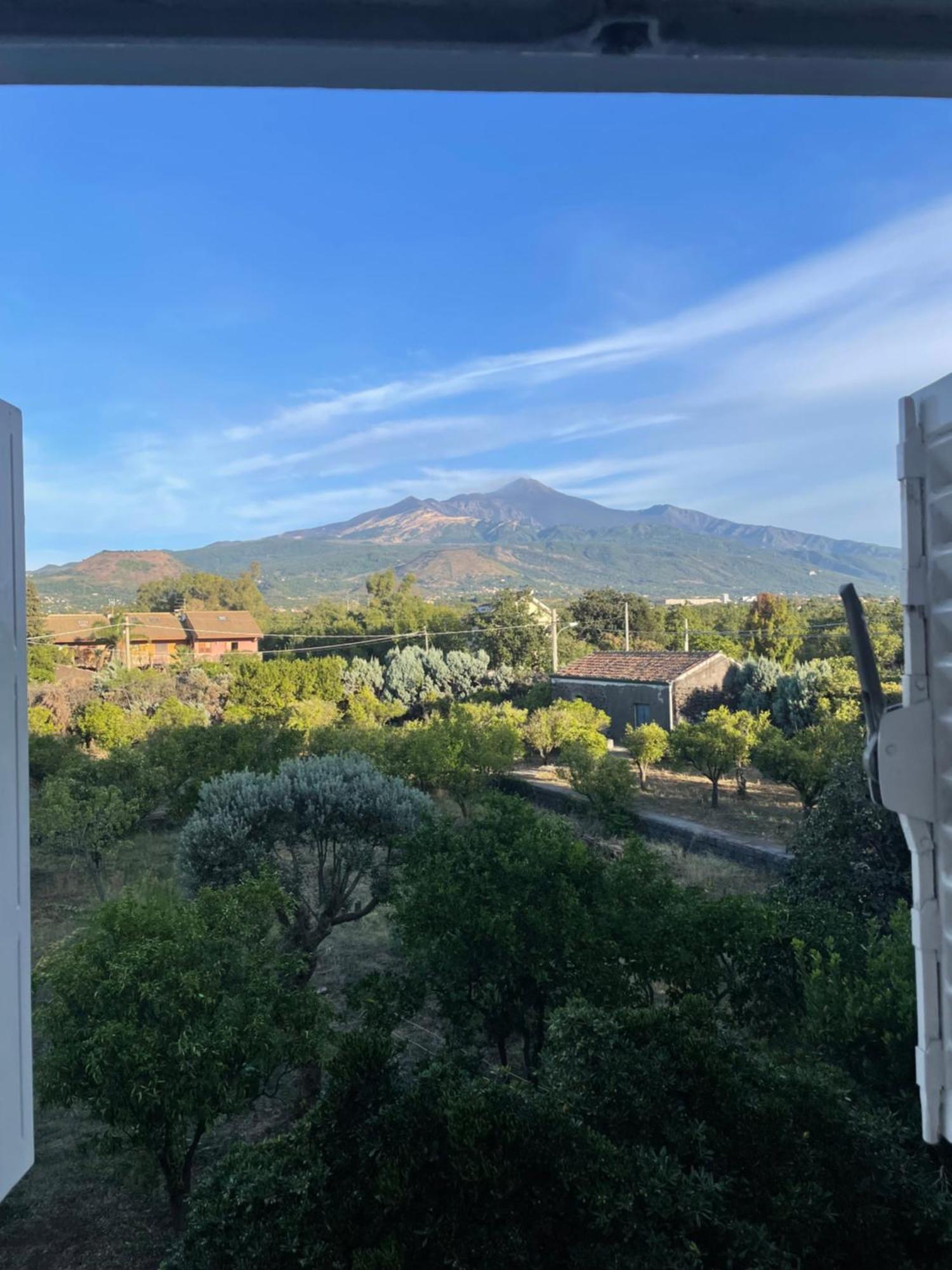 Hotel Linden House Etna Aci SantʼAntonio Esterno foto
