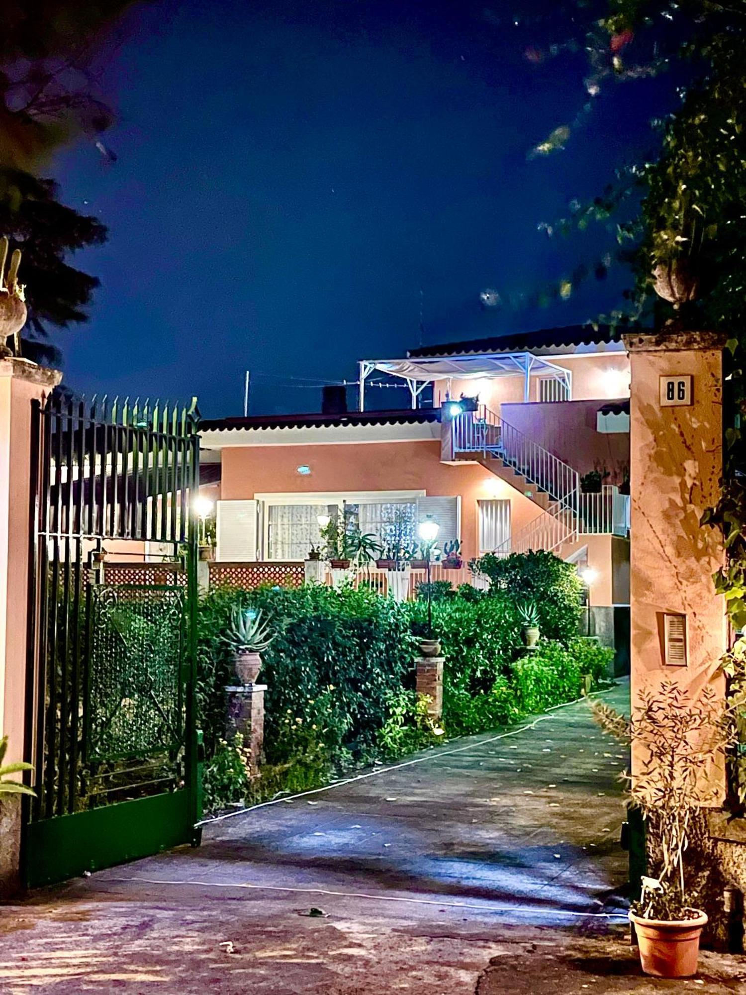 Hotel Linden House Etna Aci SantʼAntonio Esterno foto