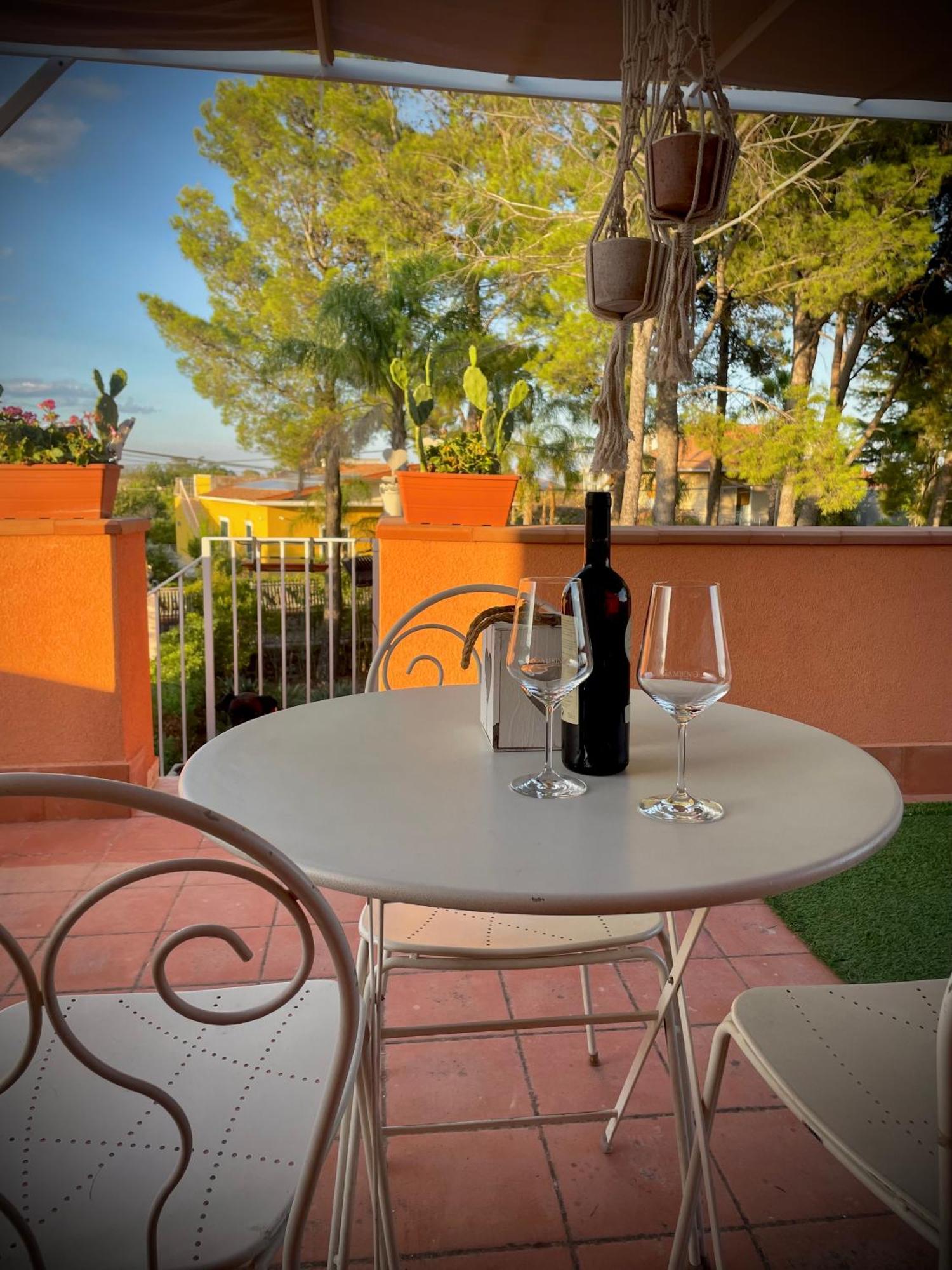 Hotel Linden House Etna Aci SantʼAntonio Esterno foto