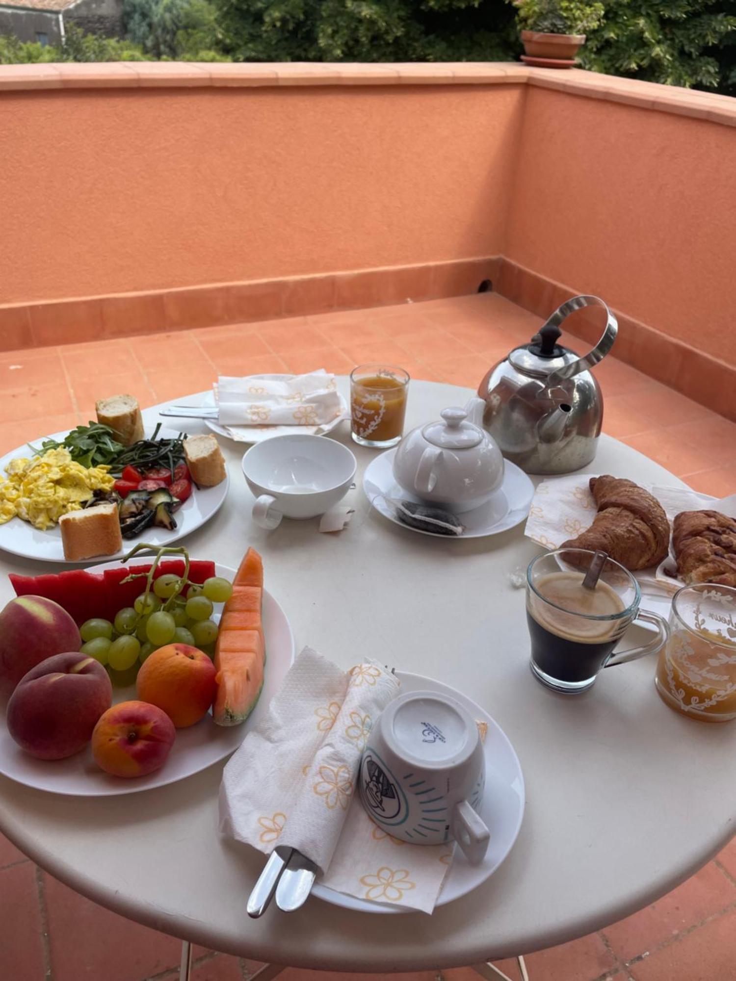Hotel Linden House Etna Aci SantʼAntonio Esterno foto